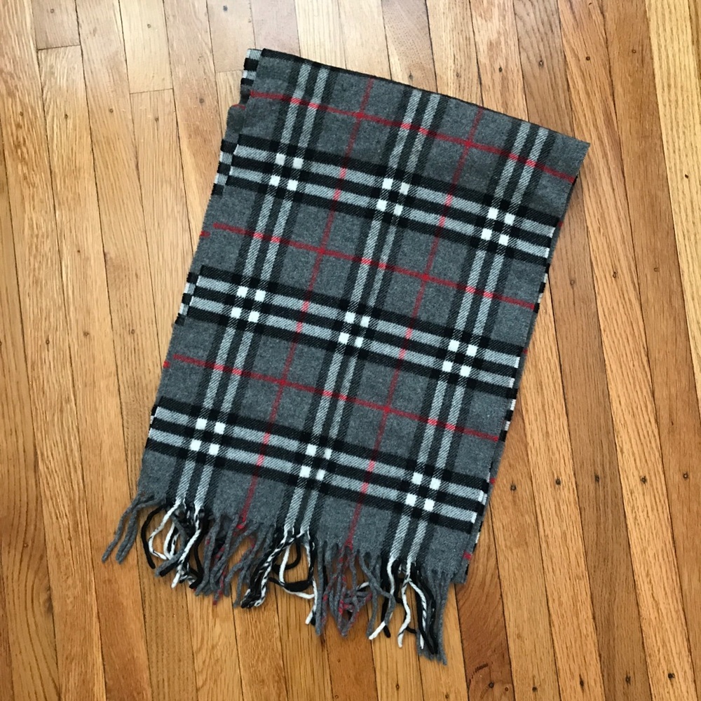 Gray plaid scarf with tassels